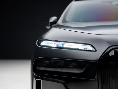 Used 2023 BMW i7 xDrive60 AWD/4WD image 9