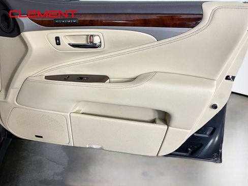 Used 2017 Lexus LS 460 w/ Comfort Package RWD image 38