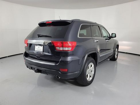 Used 2013 Jeep Grand Cherokee Limited w/ Luxury Group II image 4