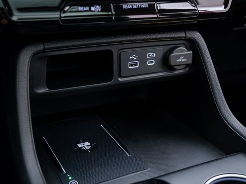 Certified 2025 Honda Pilot Touring image 31