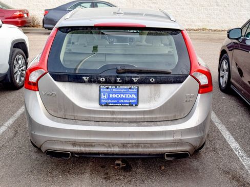 Used 2015 Volvo V60 T5 Premier image 12