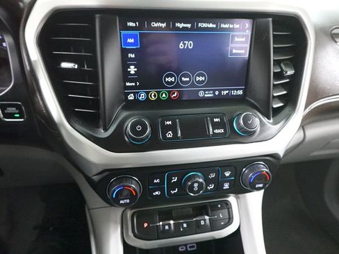 Used 2023 GMC Acadia SLT image 17