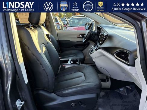 Used 2018 Chrysler Pacifica Touring-L Plus w/ Advanced Safetytec Group image 11