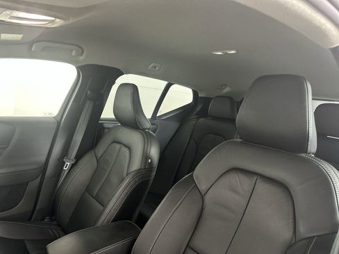 Used 2023 Volvo XC40 B5 Core image 26