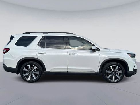 Certified 2024 Honda Pilot Touring image 2