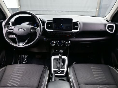 Certified 2025 Hyundai Venue Limited image 17