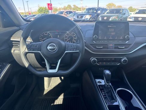 Used 2024 Nissan Altima 2.5 SV image 23