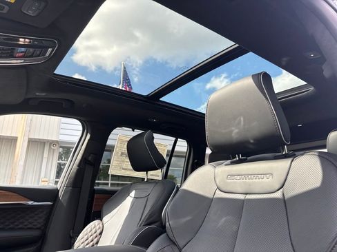 Used 2025 Jeep Grand Cherokee Summit AWD/4WD image 21