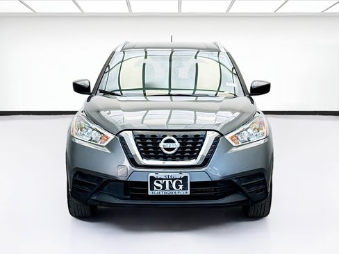 Used 2019 Nissan Kicks S FWD image 2