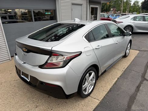 Used 2017 Chevrolet Volt LT FWD image 3