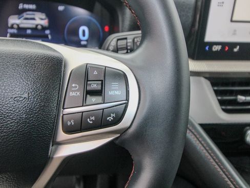 Used 2025 Ford Explorer Active AWD/4WD image 22