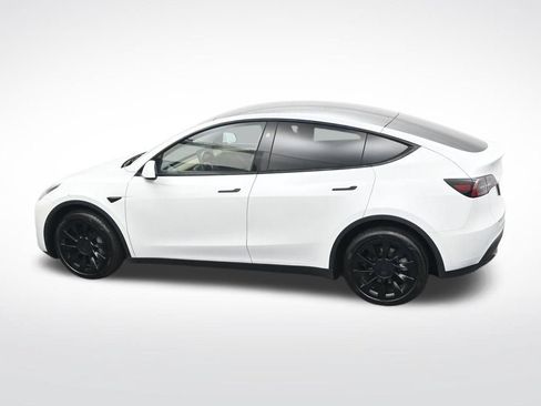 Used 2023 Tesla Model Y Long Range AWD/4WD image 27