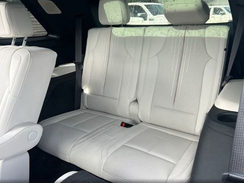 Used 2026 Cadillac Vistiq Luxury image 13