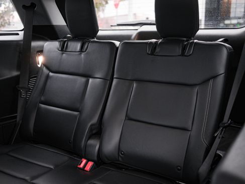 Used 2022 Ford Explorer XLT w/ Equipment Group 202A image 30