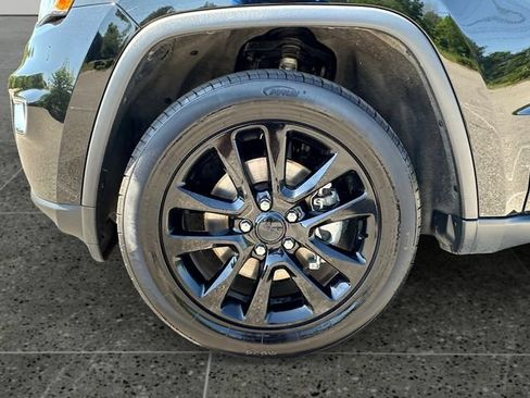 Used 2022 Jeep Grand Cherokee Laredo X AWD/4WD image 14