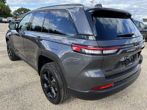 New 2025 Jeep Grand Cherokee Altitude image 3