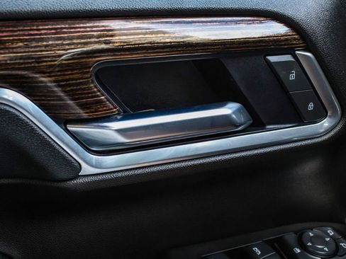 Used 2025 GMC Sierra 1500 Elevation image 9