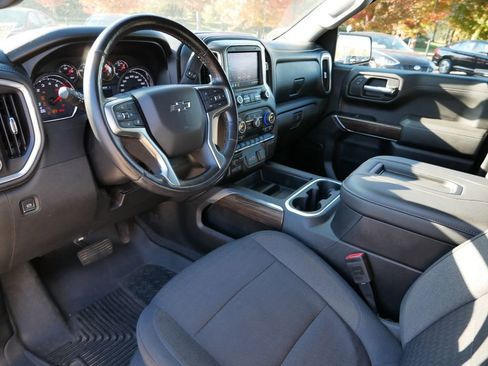 Used 2019 Chevrolet Silverado 1500 RST image 2