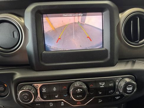 Used 2018 Jeep Wrangler Unlimited Sport S AWD/4WD image 18