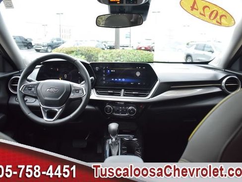 Used 2024 Chevrolet Trax ACTIV w/ Sunroof Package FWD image 3