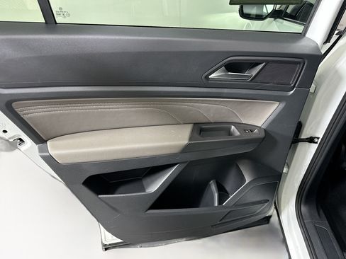 Used 2022 Volkswagen Atlas Cross Sport SE FWD image 25