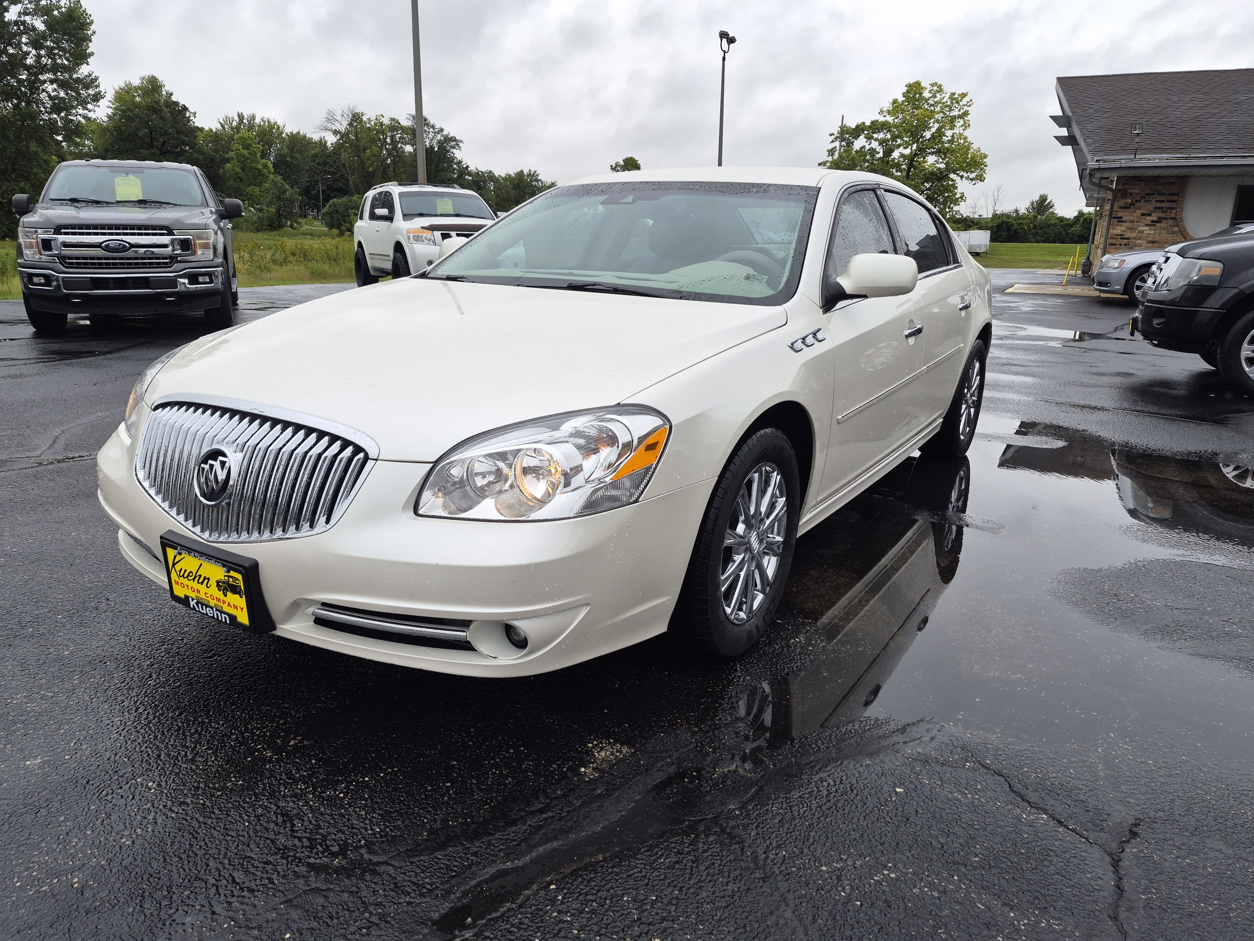 Used 2011 Buick Lucerne CXL FWD image 4