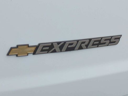 New 2026 Chevrolet Express 2500 Extended RWD image 9