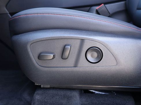 Used 2025 Chevrolet Traverse Z71 image 24