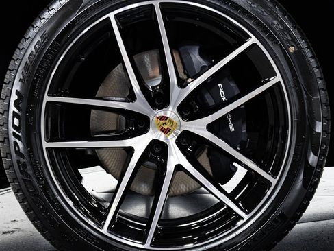 Certified 2025 Porsche Macan image 24