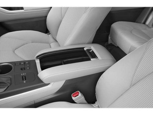 Certified 2024 Toyota Highlander LE AWD/4WD image 14