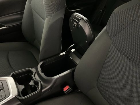 Used 2021 Toyota RAV4 LE image 28