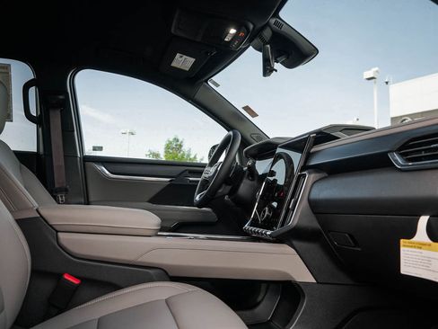 New 2026 GMC Acadia Elevation w/ Elevation Premium Package AWD/4WD image 11