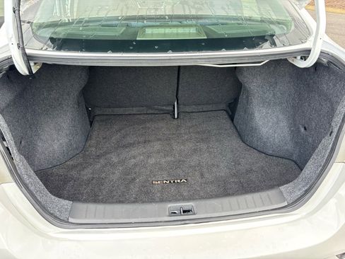 Used 2019 Nissan Sentra SV w/ Special Edition Package image 16