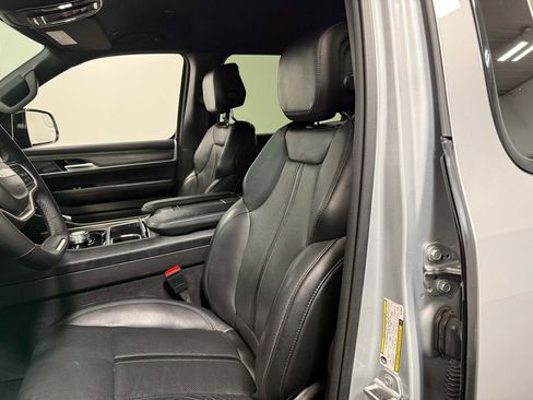 Used 2024 Jeep Wagoneer Series II image 60