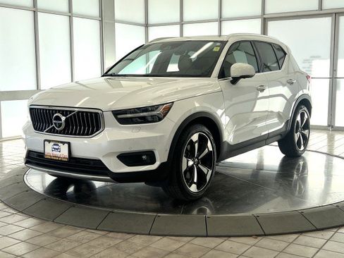 Used 2019 Volvo XC40 T5 Inscription image 3