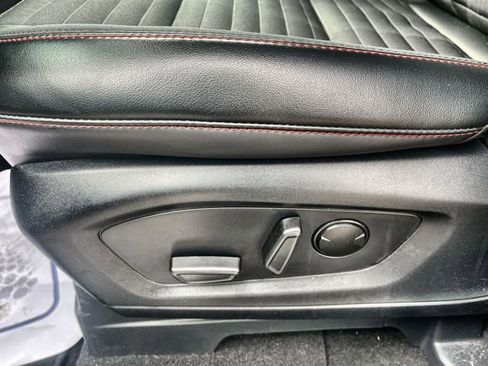 Used 2025 Ford Explorer ST-Line image 17