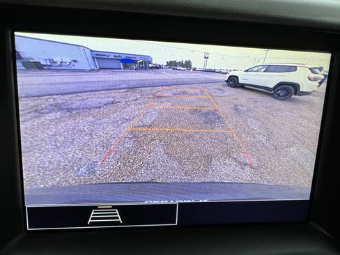 Used 2023 GMC Acadia SLE w/ Driver Convenience Package image 34