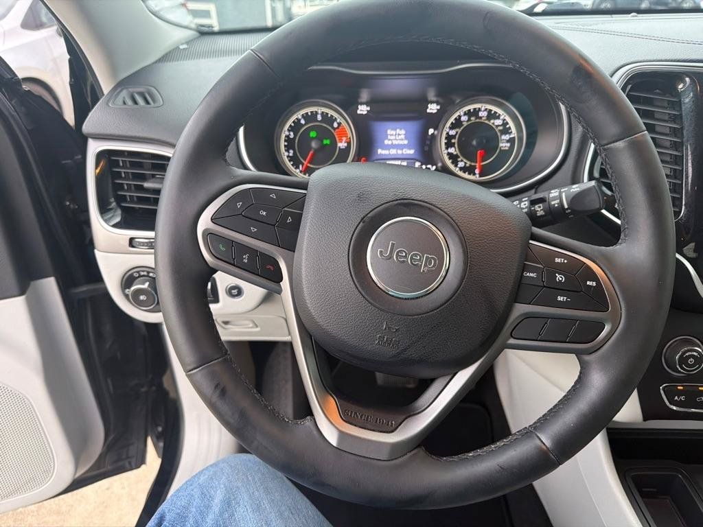 Used 2019 Jeep Cherokee Limited FWD image 18