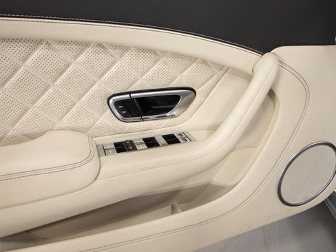 Used 2017 Bentley Continental GT image 33