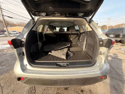 Used 2022 Toyota Highlander LE image 13