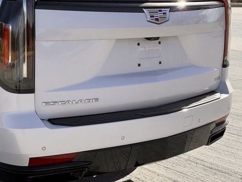 Certified 2024 Cadillac Escalade ESV Sport Platinum w/ Heavy-Duty Trailer Package image 8