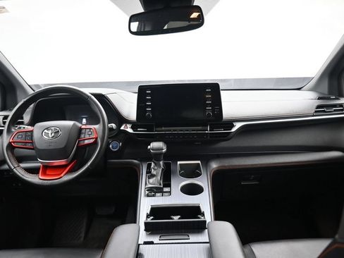 Used 2021 Toyota Sienna XSE FWD image 49