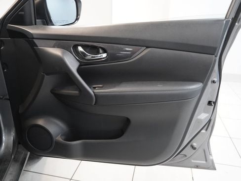 Used 2019 Nissan Rogue SV AWD/4WD image 32