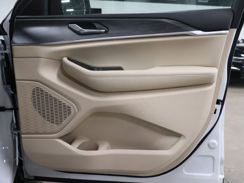 Used 2025 Jeep Grand Cherokee Limited image 25