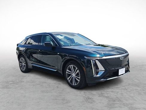 Used 2024 Cadillac Lyriq Luxury AWD/4WD image 3