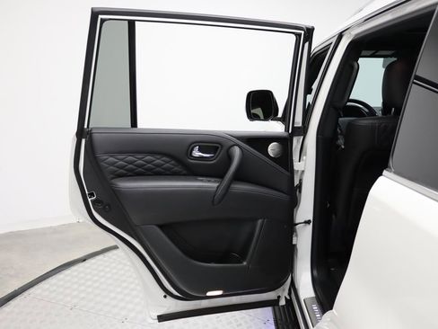 Used 2024 INFINITI QX80 Sensory image 21