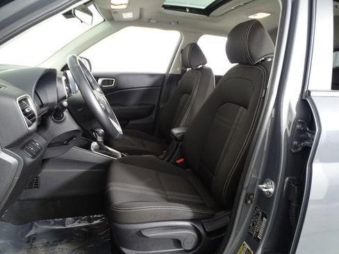 Used 2024 Hyundai Venue SEL FWD image 11