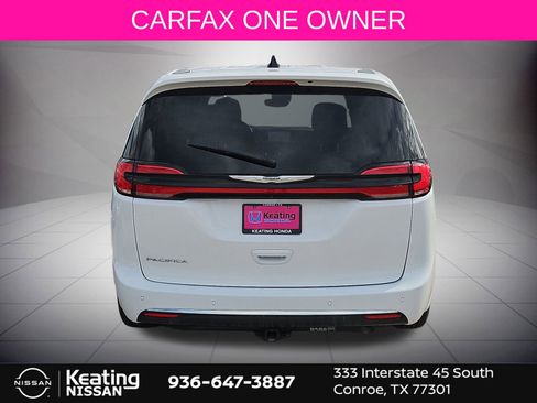 Used 2024 Chrysler Pacifica Touring image 4