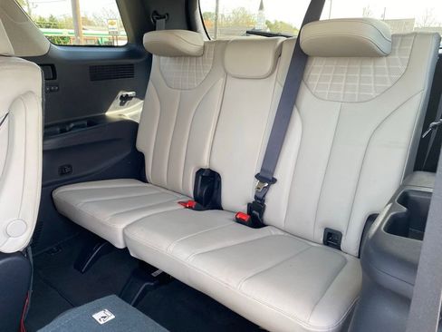 Used 2024 Hyundai Palisade Limited FWD image 19