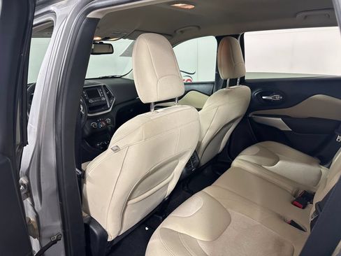Used 2017 Jeep Cherokee Sport AWD/4WD image 19